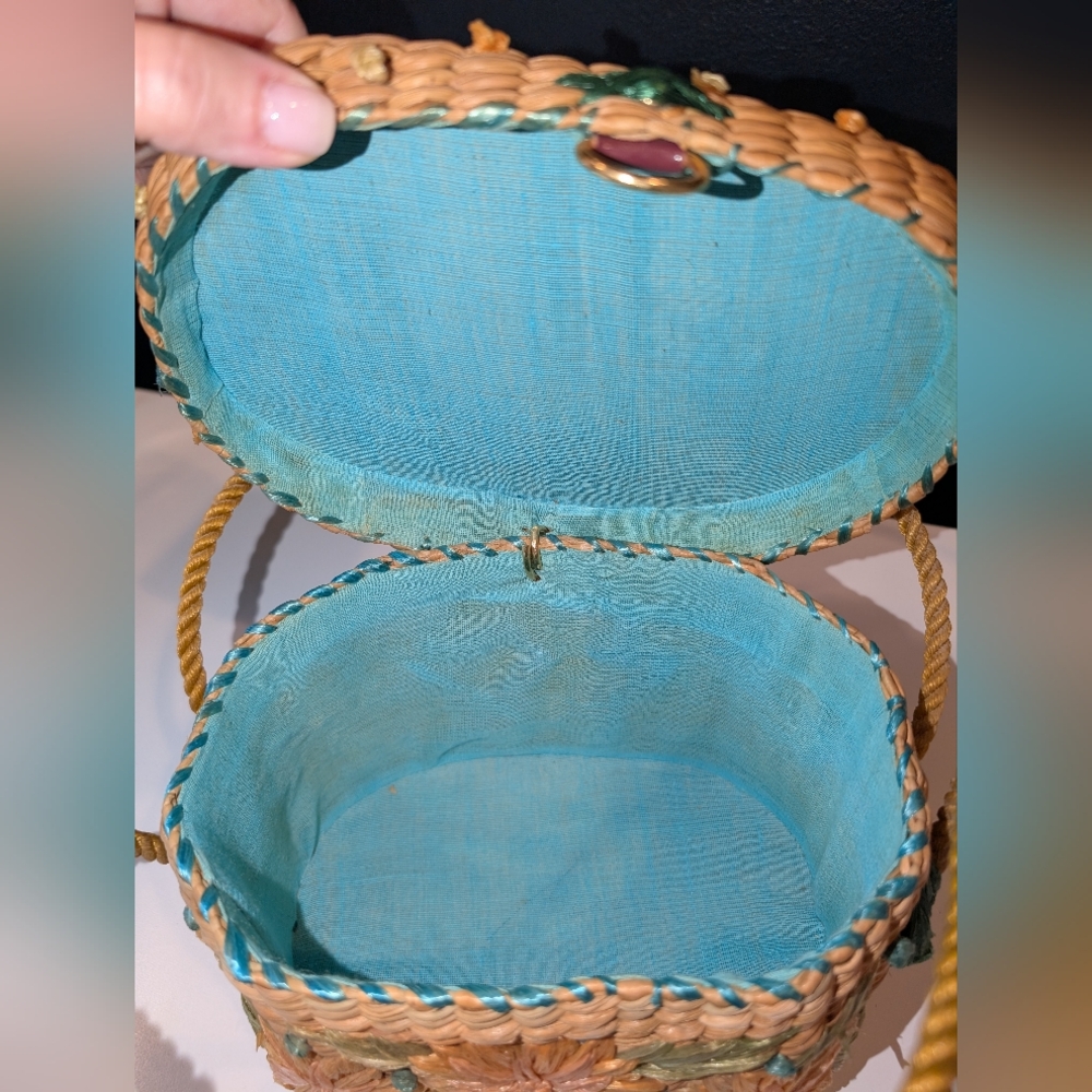 Vintage Hand-Made Woven Handbag - Picture 8 of 9